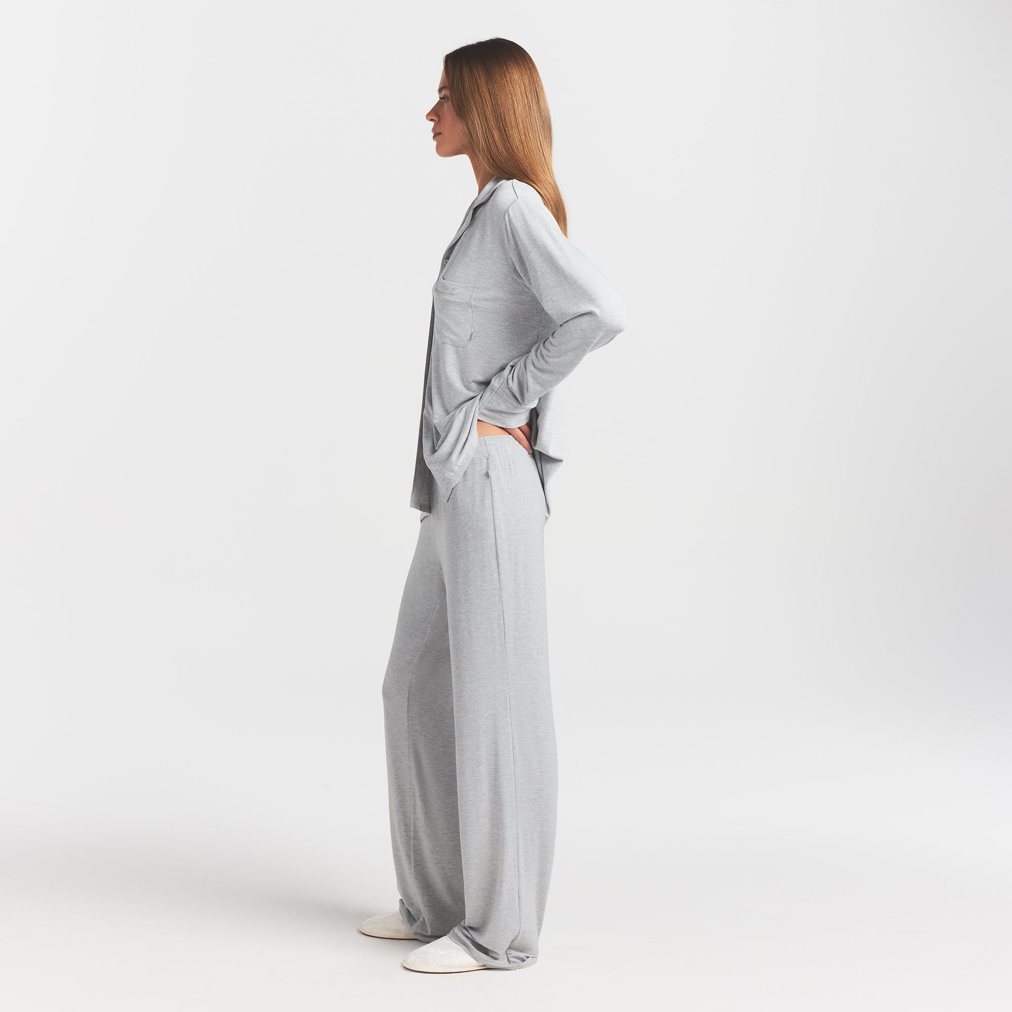 SKIMS SLEEP LONG SLEEVE BUTTON UP SET | LIGHT HEATHER GREY - Image 4