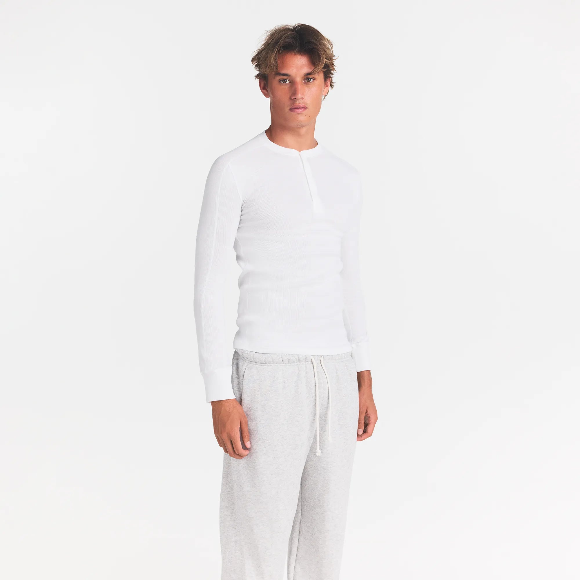 SKIMS COTTON RIB MENS HENLEY | CHALK - Image 3