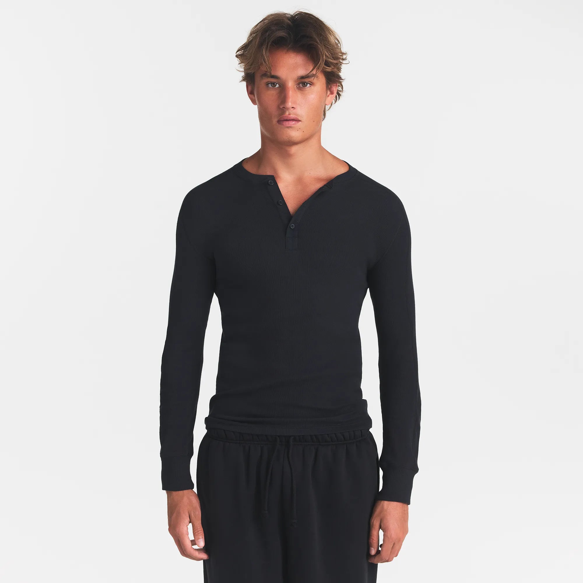SKIMS COTTON RIB MENS HENLEY | ONYX - Image 3
