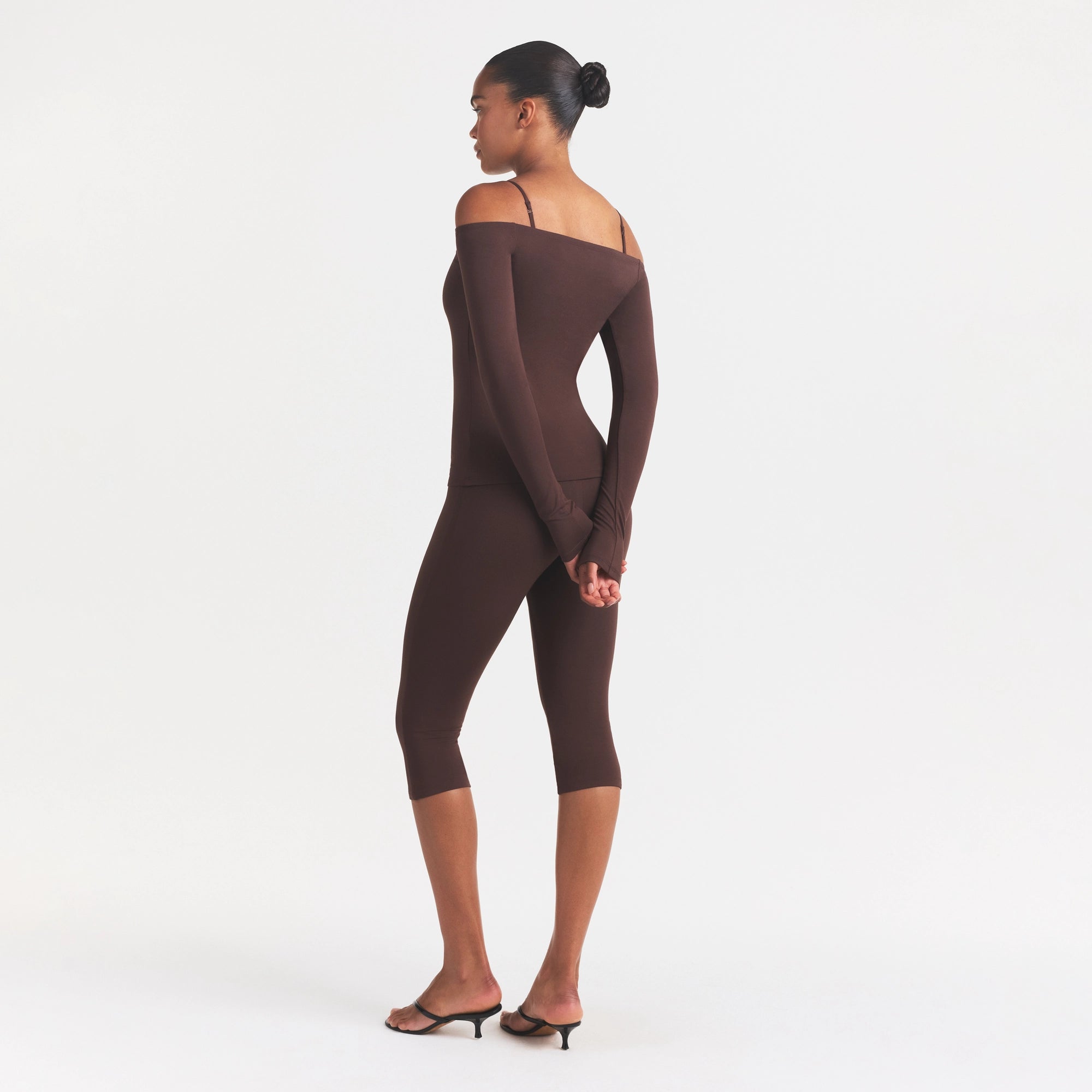 SMOOTH LAYERS OFF THE SHOULDER TOP | COCOA - Image 4