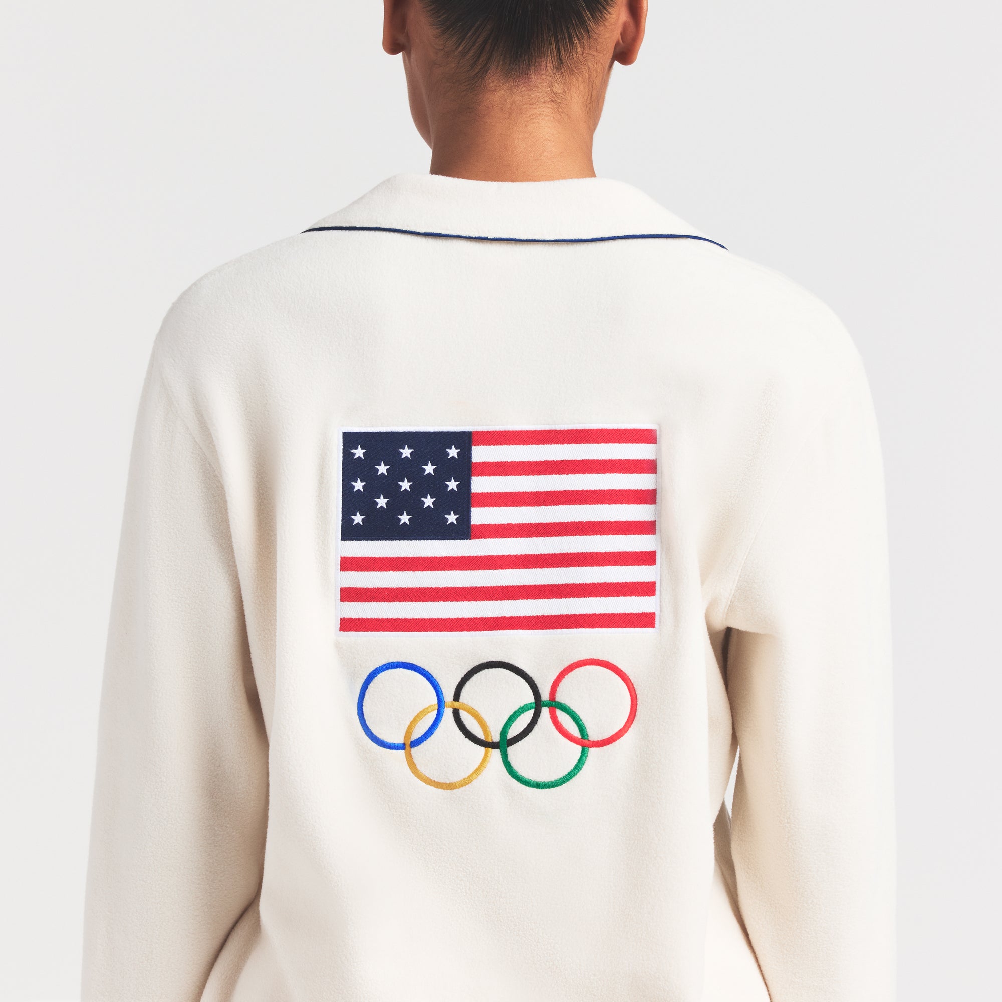 SKIMS FOR TEAM USA FLEECE UNISEX OLYMPIC OVERSIZED SLEEP TOP | ECRU - Image 3
