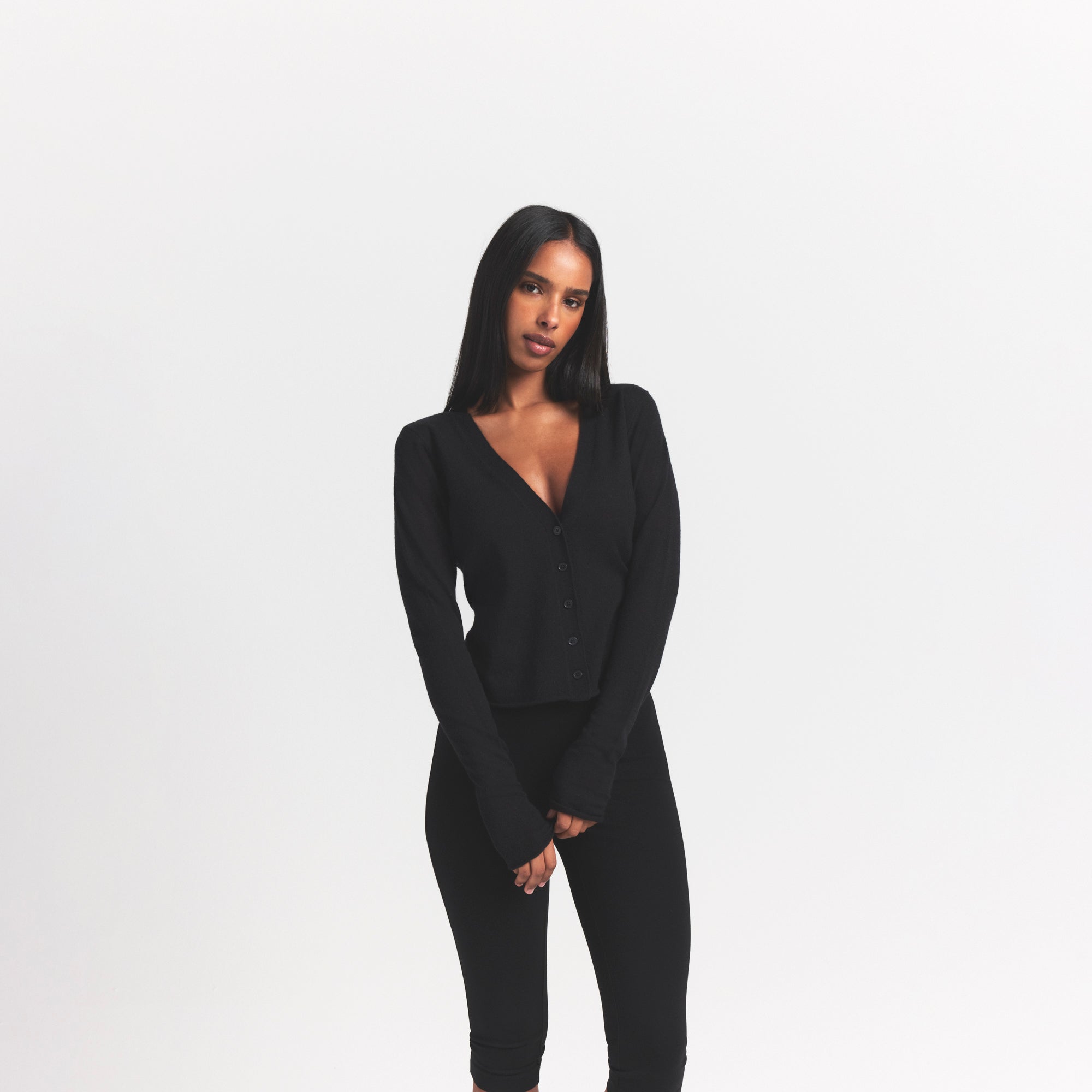 FEATHERWEIGHT CASHMERE CARDIGAN | ONYX - Image 4