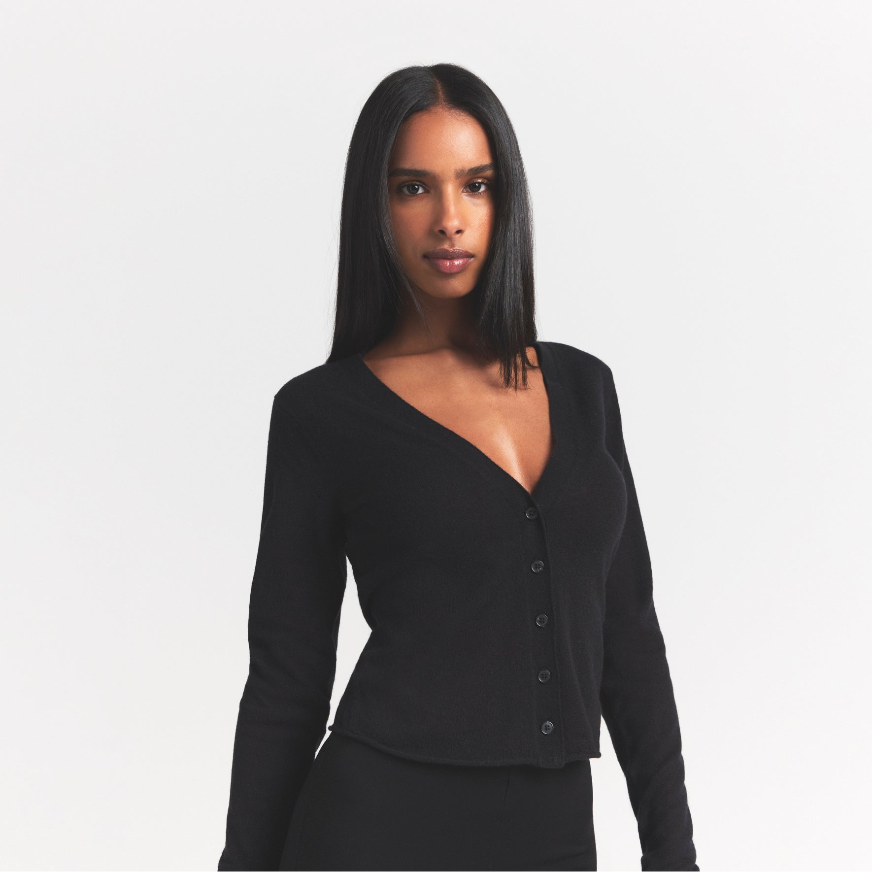 FEATHERWEIGHT CASHMERE CARDIGAN | ONYX - Image 3