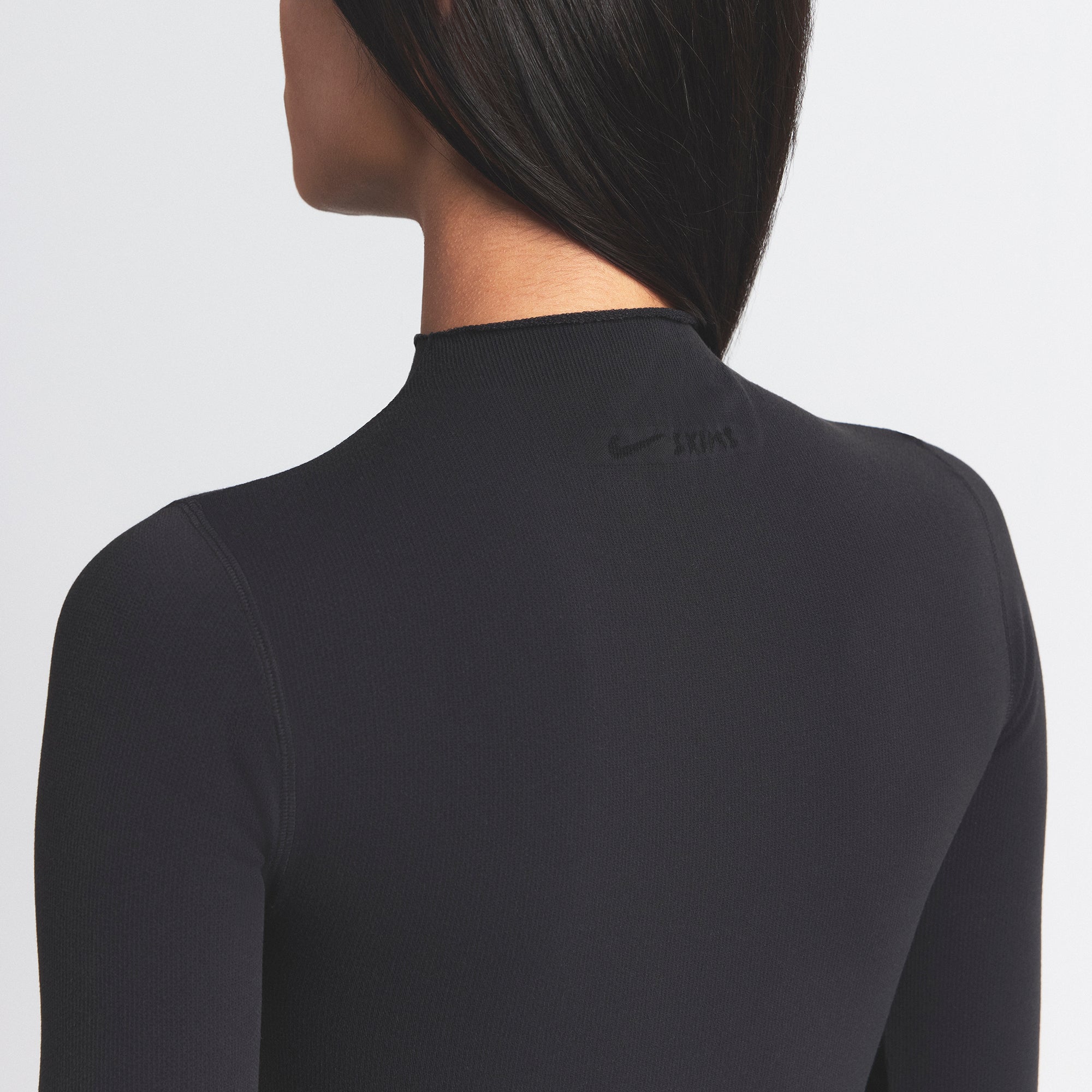 NikeSKIMS VINTAGE SEAMLESS MOCK NECK CROP TOP | OBSIDIAN - Image 5