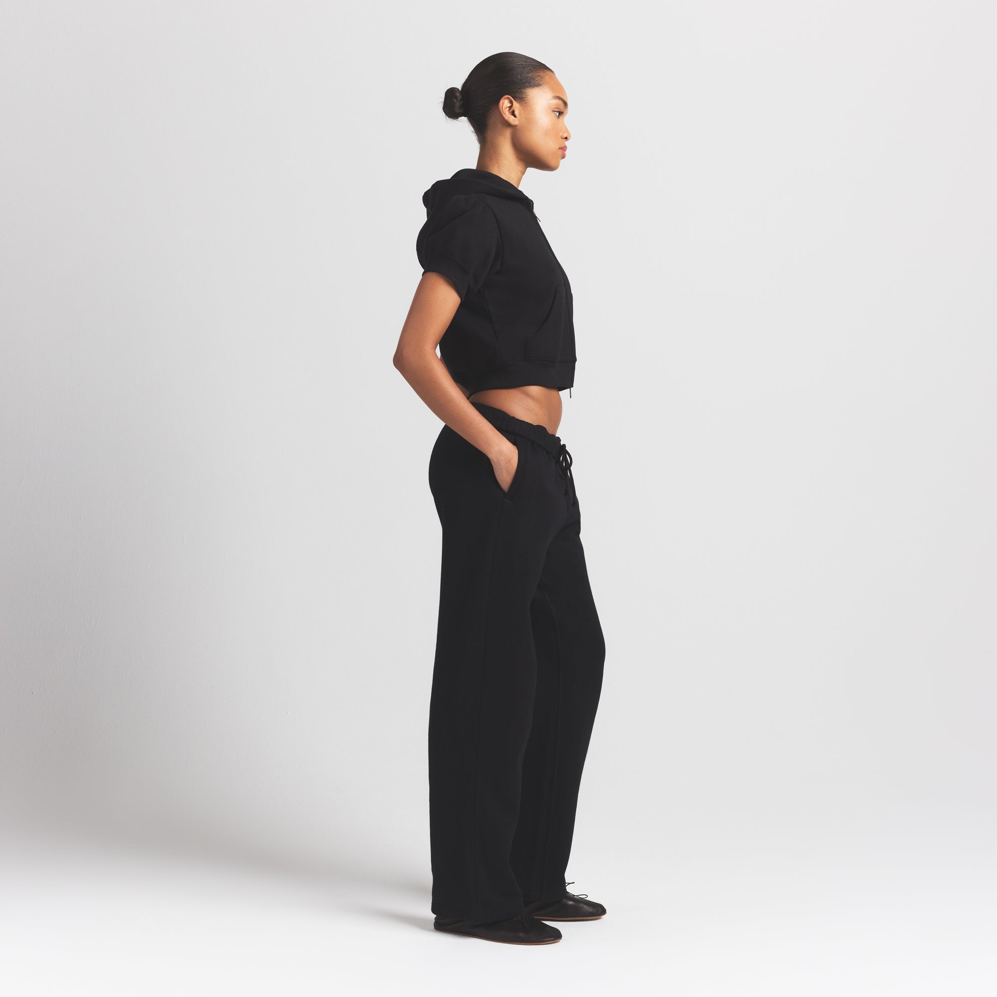 COTTON FLEECE BUBBLE SLEEVE CROPPED ZIP UP | ONYX - Image 4