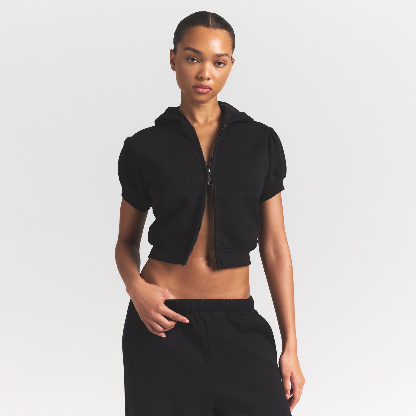 COTTON FLEECE BUBBLE SLEEVE CROPPED ZIP UP | ONYX - Image 3