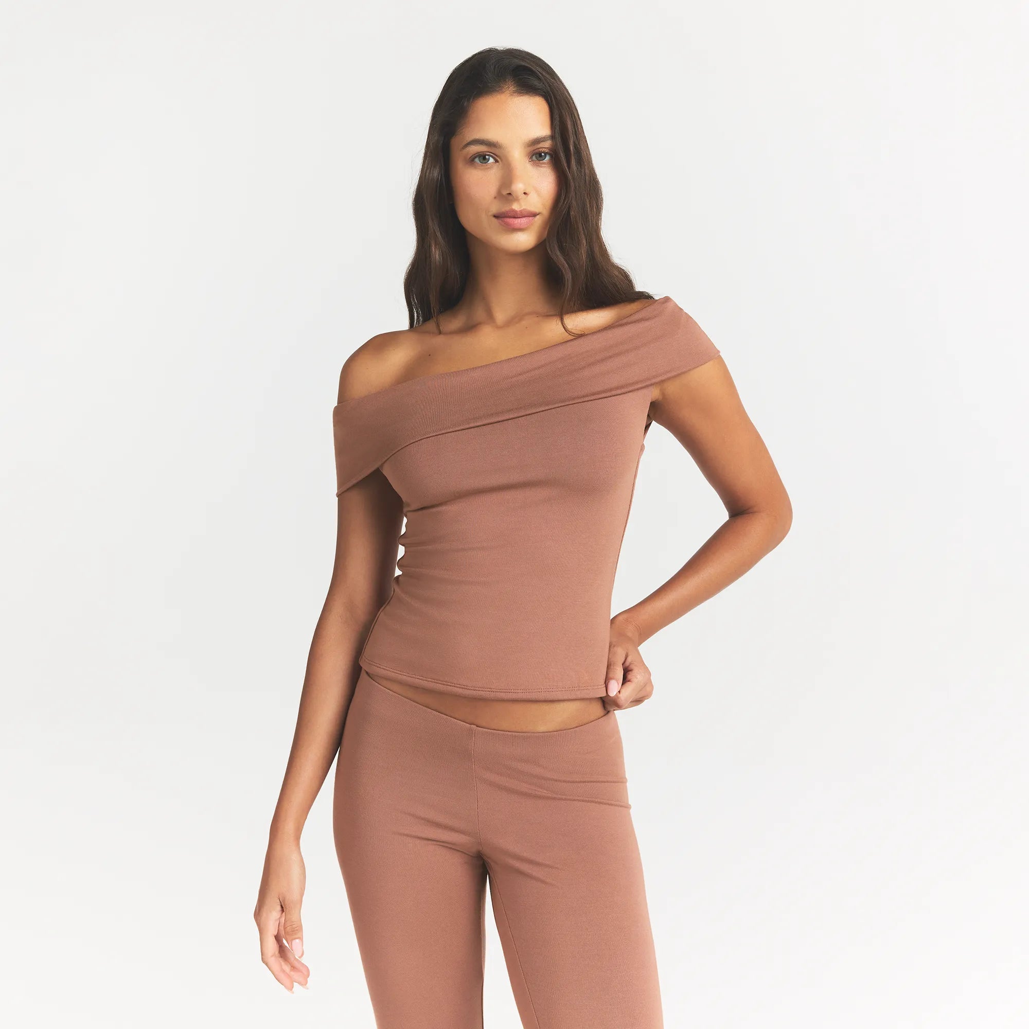 SMOOTH LAYERS ASYMMETRICAL OFF THE SHOULDER TOP | NUTMEG - Image 3