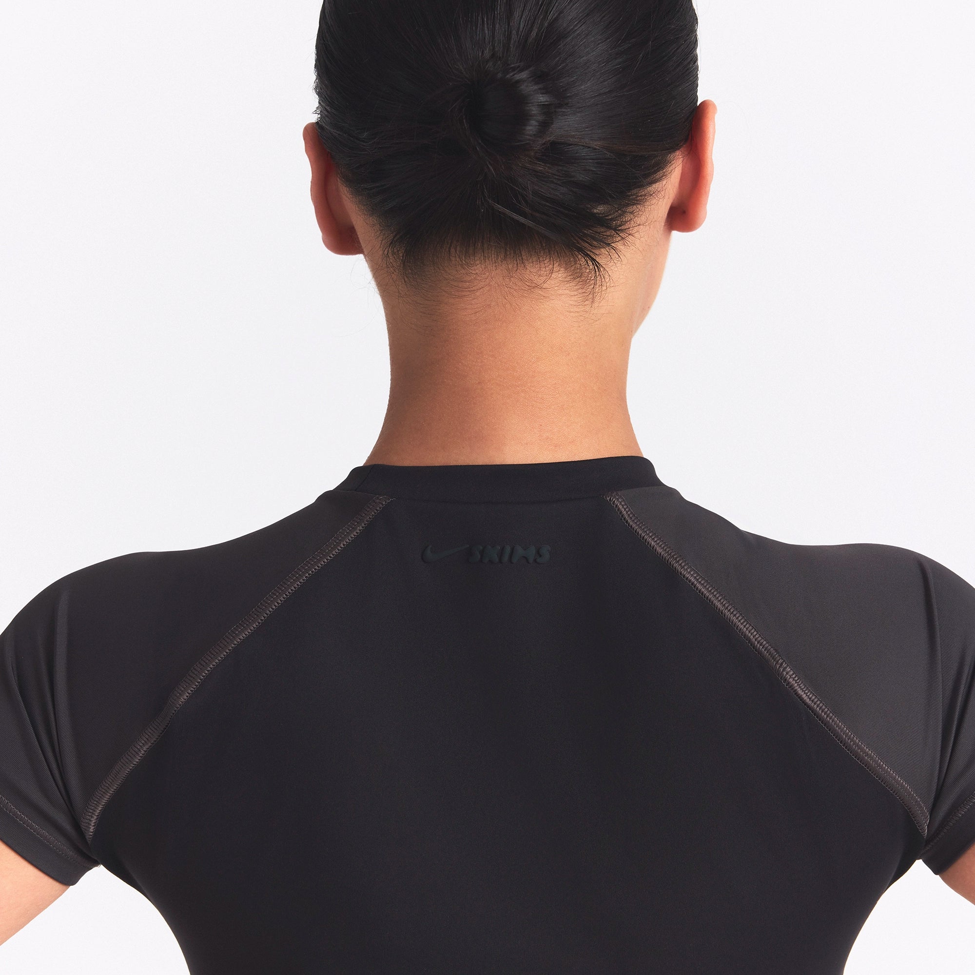 NikeSKIMS MATTE SHINE MIX CROPPED BABY T-SHIRT | OBSIDIAN AND IGNEOUS - Image 4