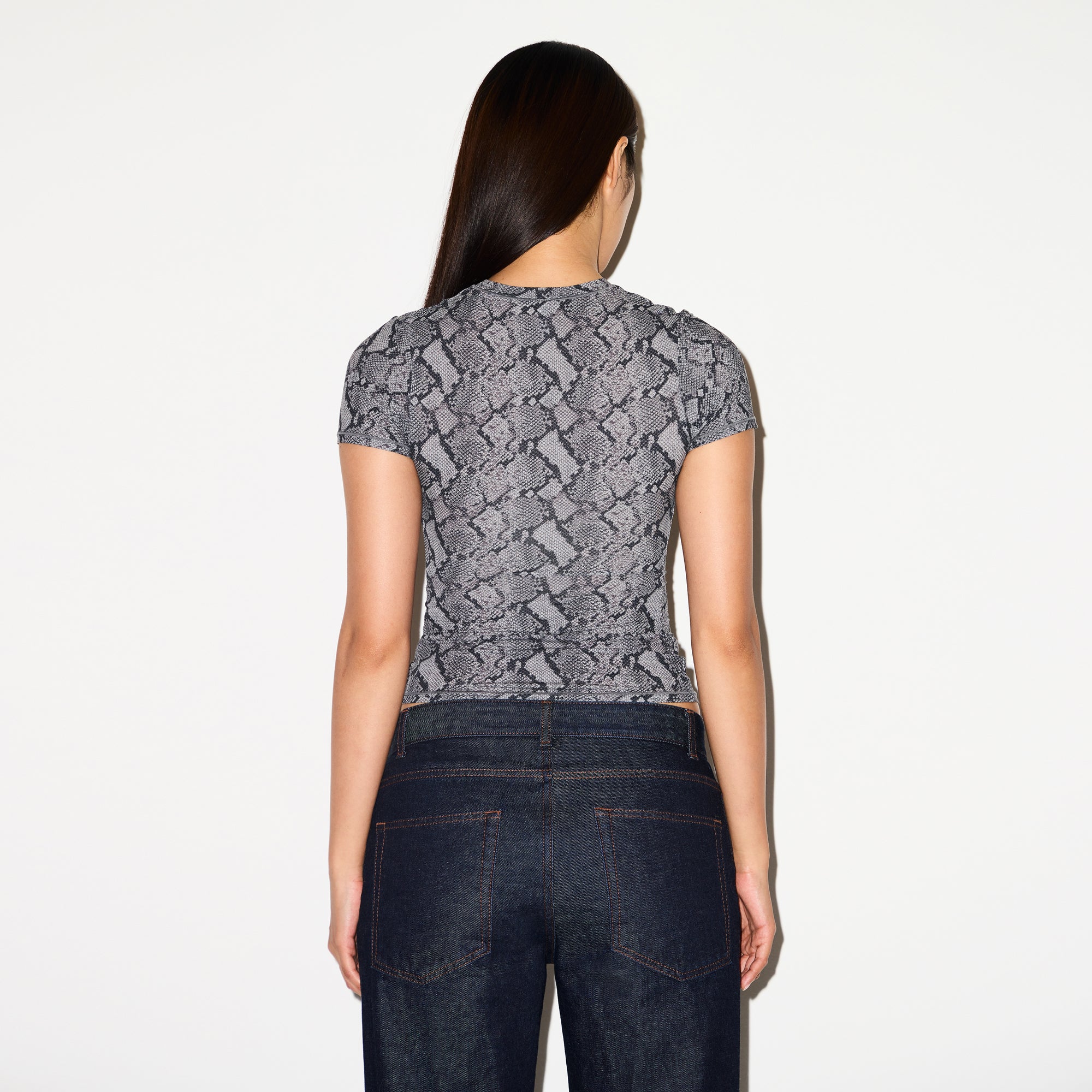FITS EVERYBODY T-SHIRT | SHADOW SNAKE PRINT - Image 4