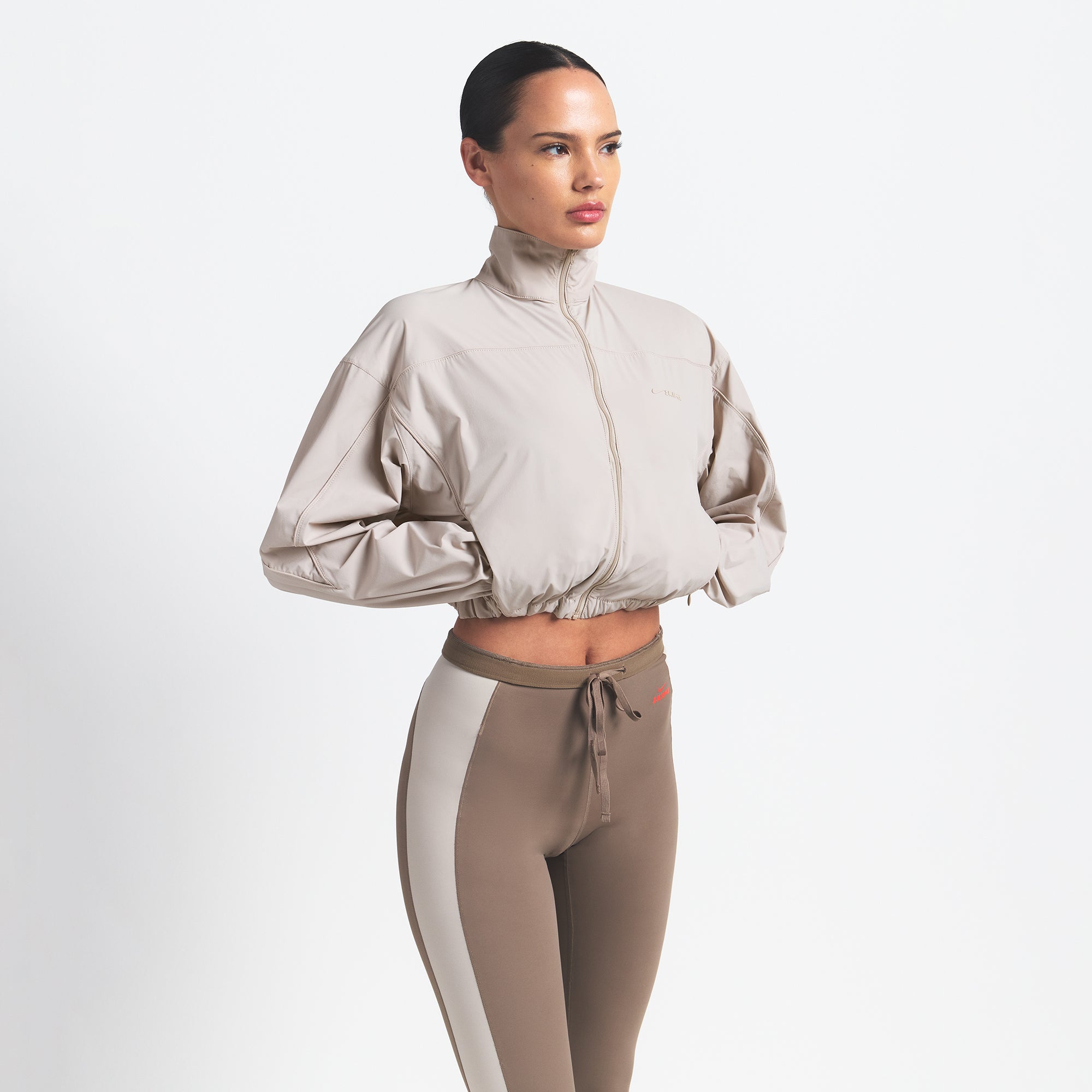NikeSKIMS WOVEN NYLON CROP JACKET | STONE - Image 3