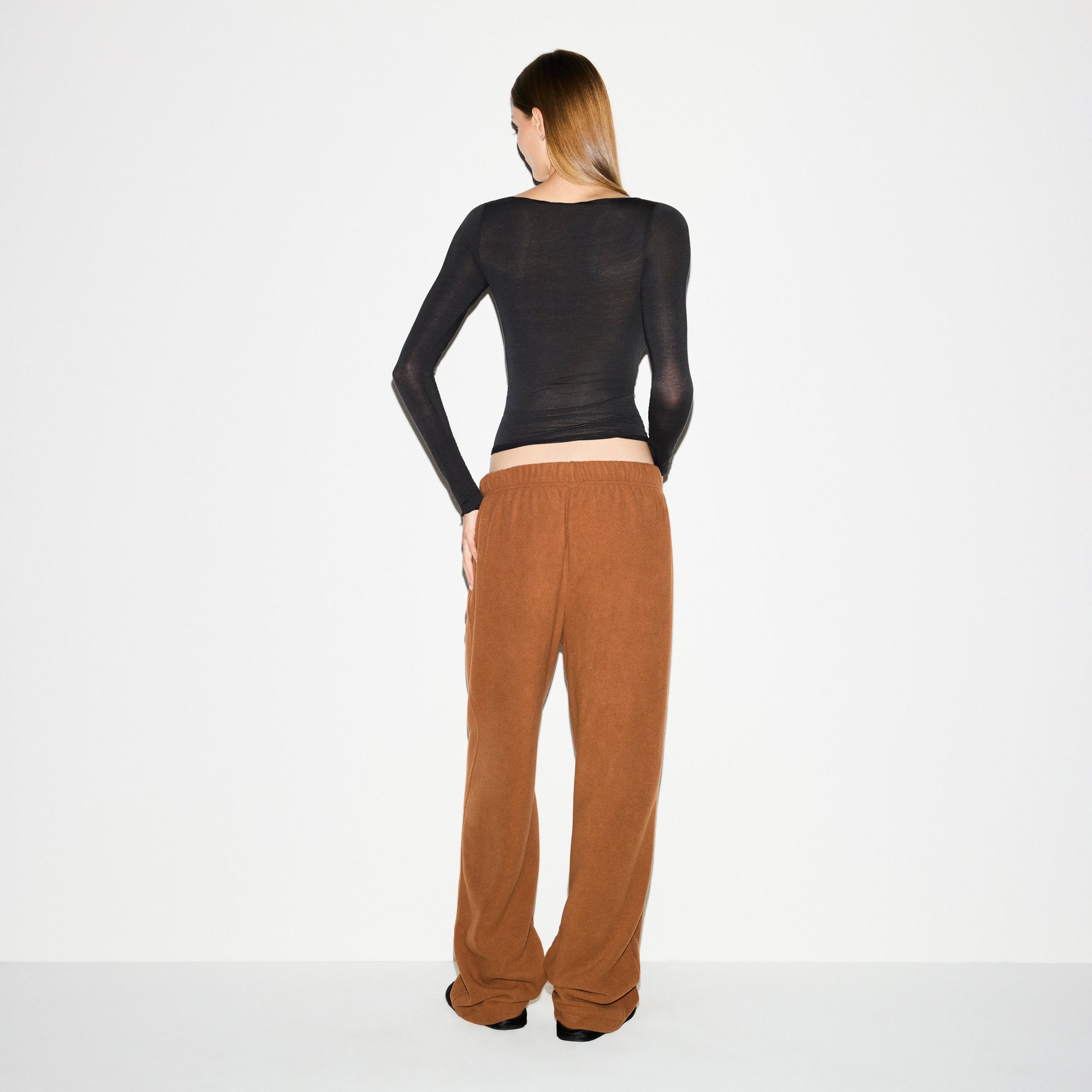 OUTDOOR FLEECE STRAIGHT LEG PANT | CHAI - Image 5